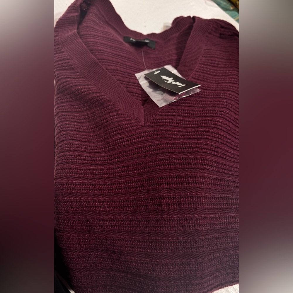 NWT Lord & Taylor New Deep Burgundy V-Neck Structured Top Large soft stretchy - Picture 8 of 8